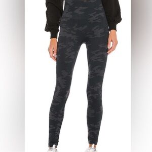 🖤🆕SPANX Black Camo Look At Me Now Ankle Leggings, Small🖤